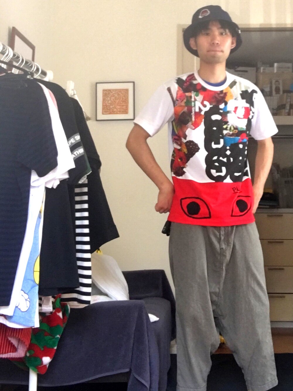「PLAY COMME des GARCONSのアイテム（Tシャツ/カットソー、ホワイト系）」を使った、ジュンヤカワバタマンさん（メンズ・178cm）の夏コーディネートの1枚目の写真