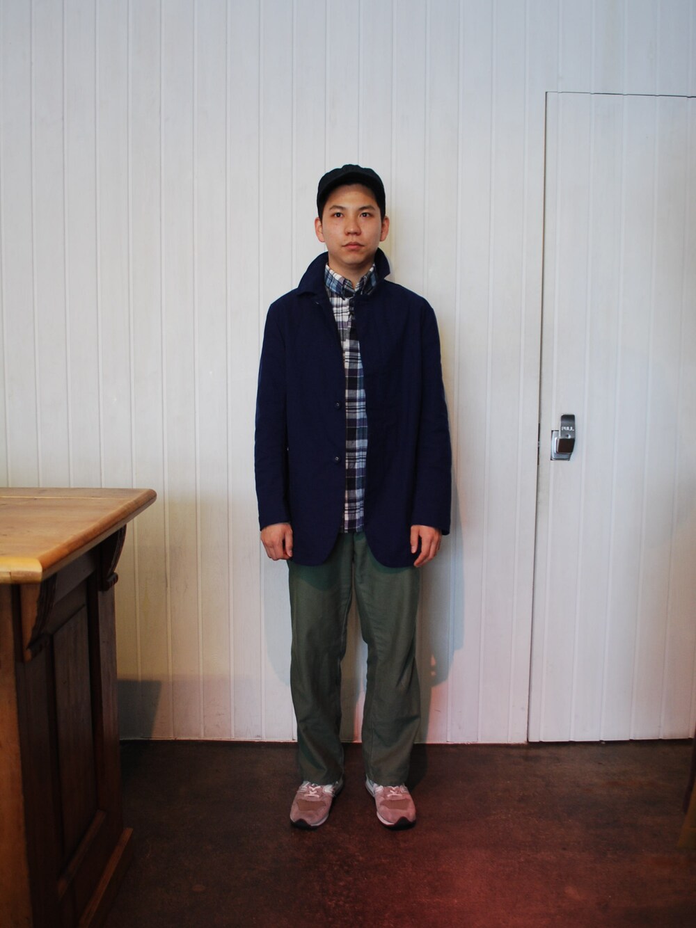 「スニーカー、シャツ、キャップ、New Balance、カバーオール、ワークジャケット、COMESANDGOES、nisica、GUNGHO、 Cedar」｜「nisicaのカバーオール（カバーオール、ブルー系）」を使った、Cedarさん（メンズ・163cm）の春コーディネートの1枚目の写真