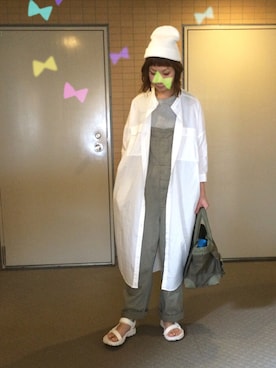 「カーキ×ホワイト」｜「アイテム（サンダル）」を使った、n@omiさん（レディース・159cm）の夏コーディネート