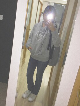 「adidas（アディダス）のアイテム（パーカー、グレー系）」を使った、girl_lhさん（レディース・154cm）の秋コーディネート