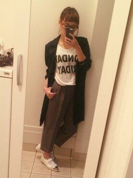 「白いスニーカー」｜「アイテム（チェスターコート）」を使った、mayuさん（レディース・151cm）の春コーディネート
