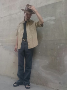 「Hanes」｜「アイテム（スラックス）」を使った、藤本拓也さん（メンズ・172cm）の春コーディネート