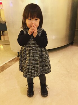 「Dr. Martens（ドクターマーチン）のアイテム（ブーツ、ブラック系）」を使った、babymiaさん（キッズ・90cm）の春コーディネート