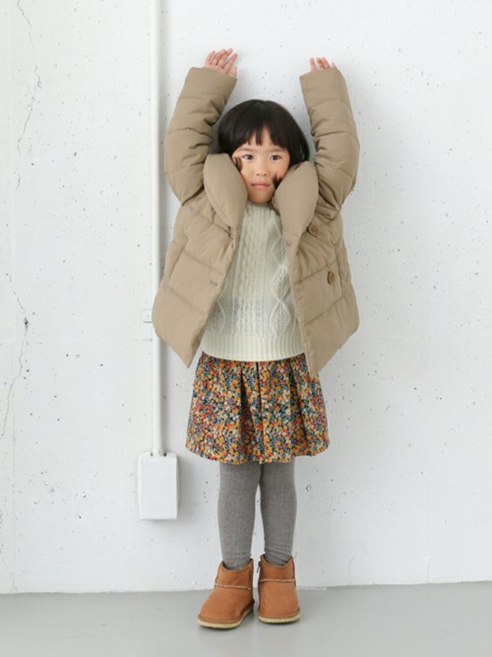 「kids、キッズコーデ、URBAN RESEARCH DOORS、URBAN RESEARCH　DOORS　KIDS」｜「URBAN RESEARCH DOORSのPONY GO ROUND フェイクムートンブーツ（ブーツ、イエロー系）」を使った、DOORS KIDSさん（キッズ・120cm）の秋コーディネートの1枚目の写真