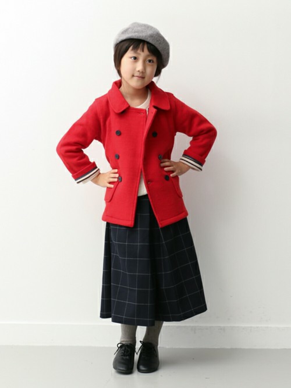 「Pコート、kids、キッズコーデ、URBAN RESEARCH DOORS、キッズファッション、URBAN RESEARCH　DOORS　KIDS、リバーニットPコート」｜「URBAN RESEARCH DOORSのDOORS　リバーニットPコート（KIDS)（ピーコート、レッド系）」を使った、DOORS KIDSさん（キッズ・120cm）の秋コーディネートの1枚目の写真
