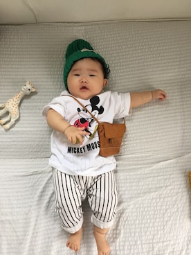 「UNIQLO（ユニクロ）のアイテム（Tシャツ/カットソー、ホワイト系）」を使った、koharuさん（キッズ・70cm）の夏コーディネート