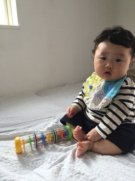 「無印良品（ムジルシリョウヒン）のアイテム（Tシャツ/カットソー、ホワイト系）」を使った、koharuさん（キッズ・70cm）の秋コーディネート