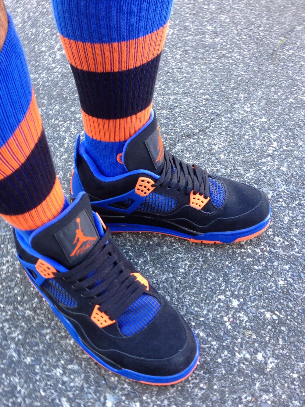 「AIR JORDANのアイテム（スニーカー、オレンジ系）」を使った、CAPTAINさん（メンズ・171cm）の秋コーディネートの1枚目の写真
