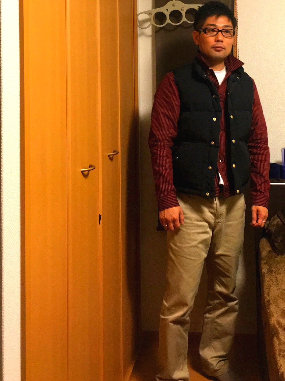 「CALEE、ヒッコリーストライプ、赤系」｜「CALEEのColor hickory 1st type jacket（デニムジャケット、レッド系）」を使った、リトルリバーさん（メンズ・170cm）の秋コーディネートの1枚目の写真