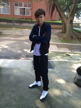 「UNIQLO（ユニクロ）のアイテム（Tシャツ/カットソー、ホワイト系）」を使った、Yu Laiさん（メンズ・173cm）の冬コーディネート