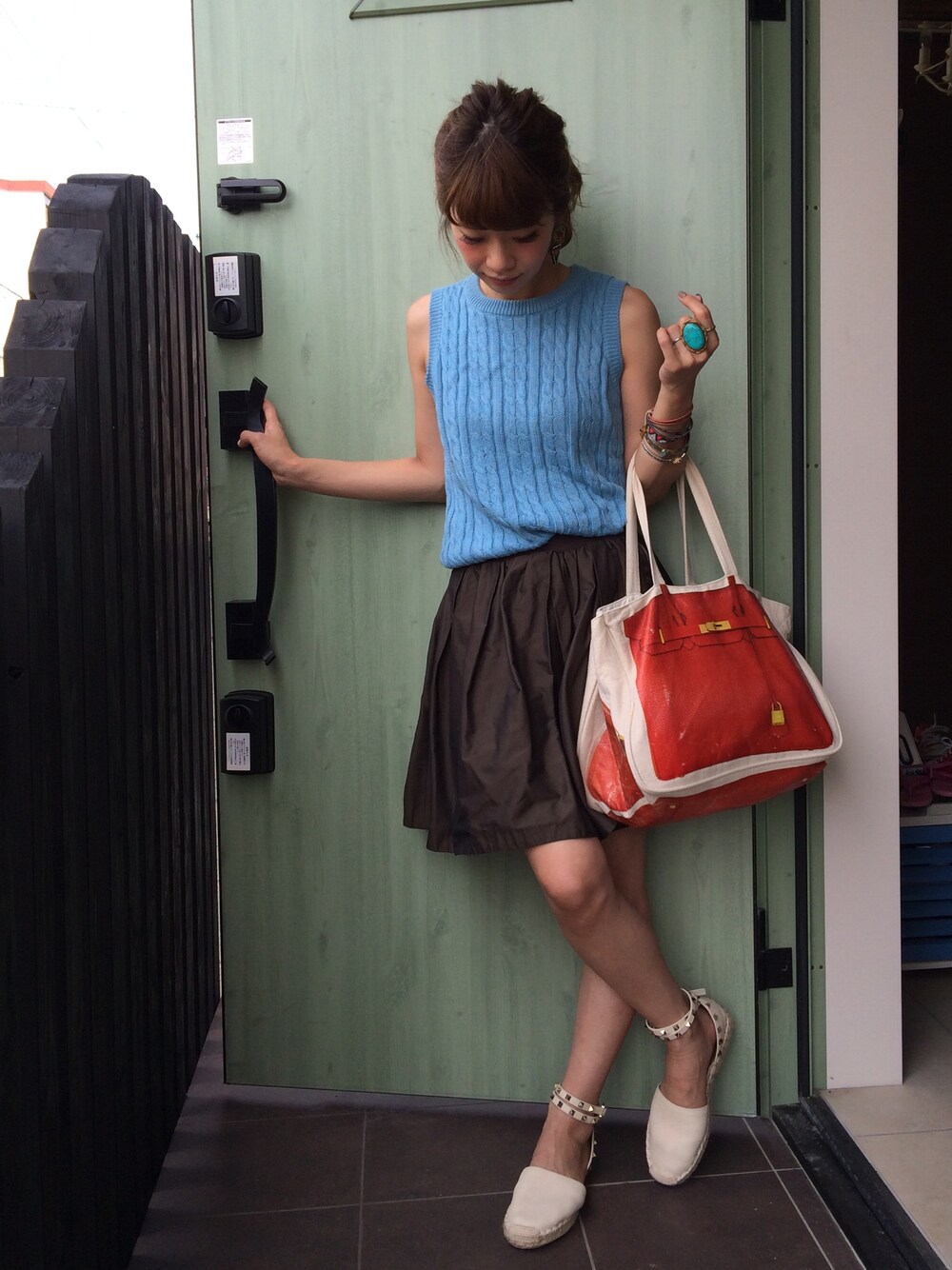 New balance ターコイズブルーセーターとグレージュスカート New balance ターコイズブルーセーターとグレージュスカート 季節・丈