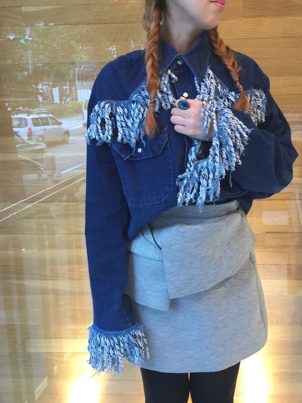 「77circa、ootd、フリンジ、フリンジトップス、デニム、デニムシャツ、denim、outfit、グレー」｜「77circaのアイテム（トップス、ブルー系）」を使った、Aileenさん（レディース・159cm）の秋コーディネートの1枚目の写真