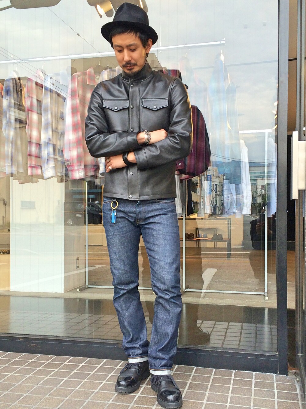 「WACKO MARIA 、M-65、レザー、ハット、MARC JACOBS、トートバッグ、ネックレス、ブーツ、デニム、レザージャケット」｜「MARC JACOBSのアイテム（ブーツ、ブラック系）」を使った、Takuma(irieYOKOHAMA)さん（メンズ・178cm）の秋コーディネートの1枚目の写真