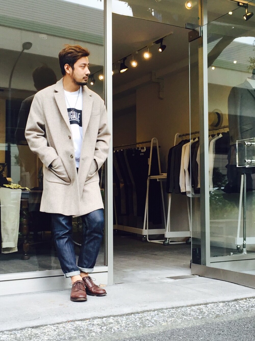 「amialexandremattiussi、PIGALLE、foot the coacher、WACKO MARIA 、チェスターコート、デニム、スウェット」｜「AMI Alexandre Mattiussiのアイテム（チェスターコート、ベージュ系）」を使った、Takuma(irieYOKOHAMA)さん（メンズ・178cm）の秋コーディネートの1枚目の写真