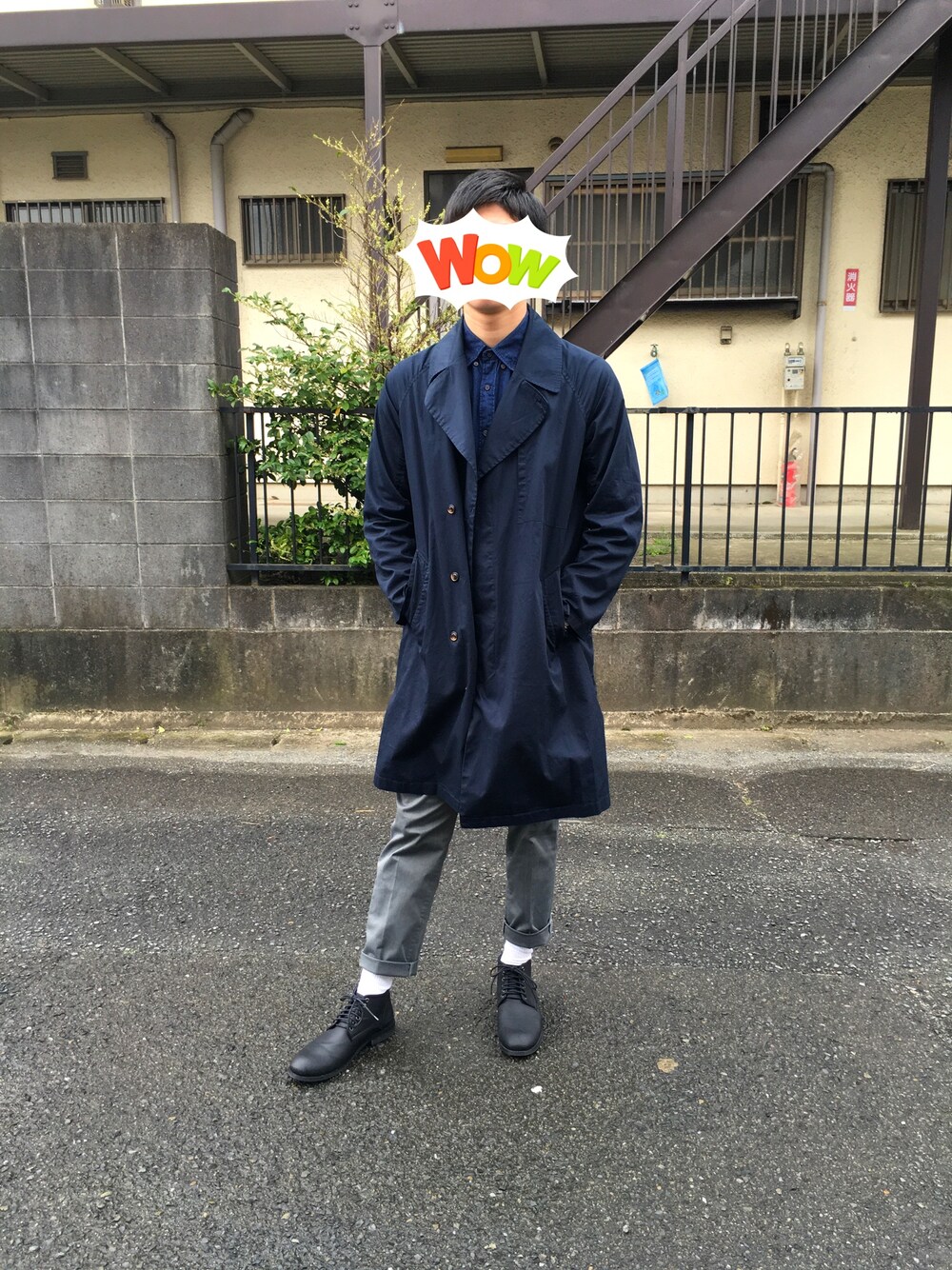 「春、シンプル」｜「RAGEBLUEのロングステンカラーコート/568534（ステンカラーコート、ブルー系）」を使った、たくちんさん（メンズ・182cm）の春コーディネートの1枚目の写真