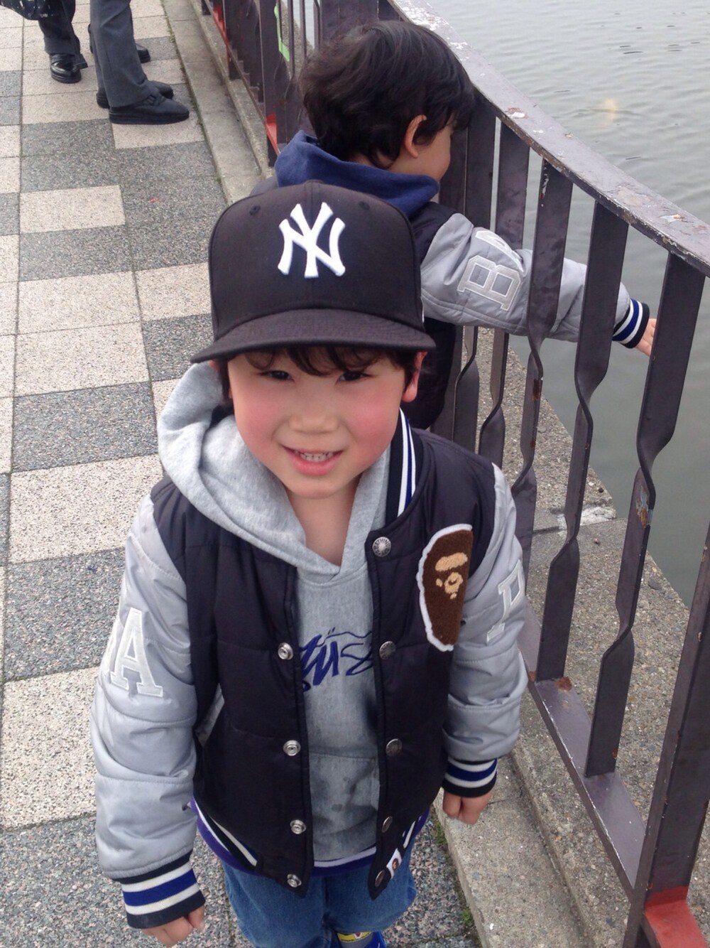 スタジャンを使った「STUSSY KIDS」の人気ファッションコーディネート