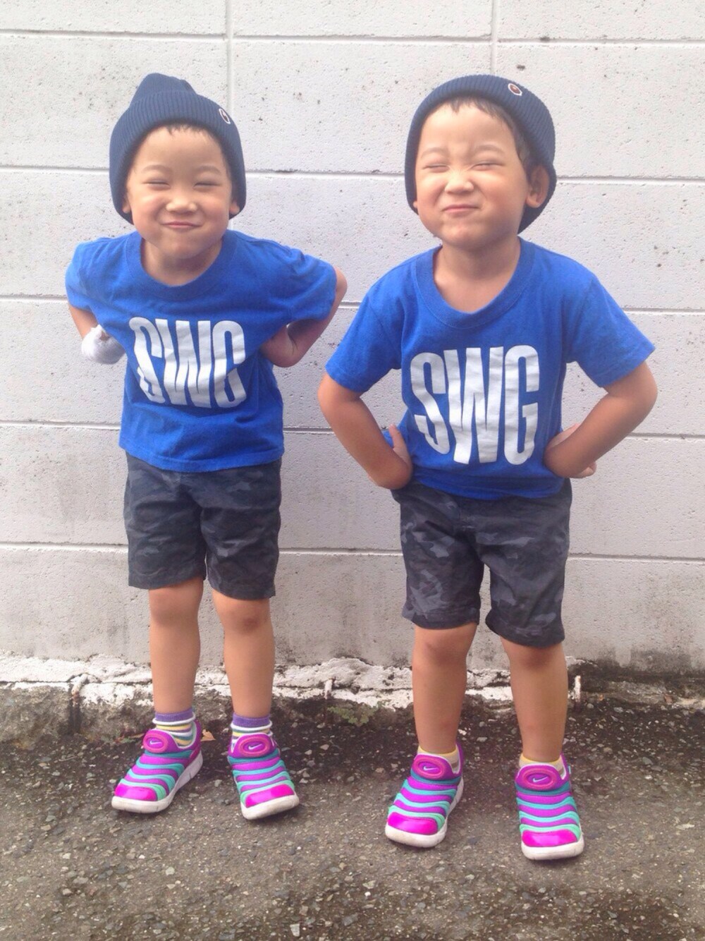 「bapekids、swagger、UNIQLO、双子、twins、レゲエ、4歳」｜「SWAGGERの[KIDS] SWG LOGO TEE - キッズ Tシャツ（Tシャツ/カットソー、ブルー系）」を使った、こた。そた。さん（キッズ・100cm）の秋コーディネートの1枚目の写真