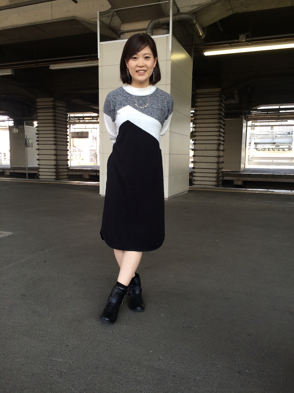 「ワンピース、モノトーン、ブーツ、WEARママ部、WEARパパ部」｜「LEPSIMの12Gカラーブロックワンピース　557594（ワンピース、ブラック系）」を使った、maru☺︎さん（レディース・152cm）の春コーディネートの1枚目の写真
