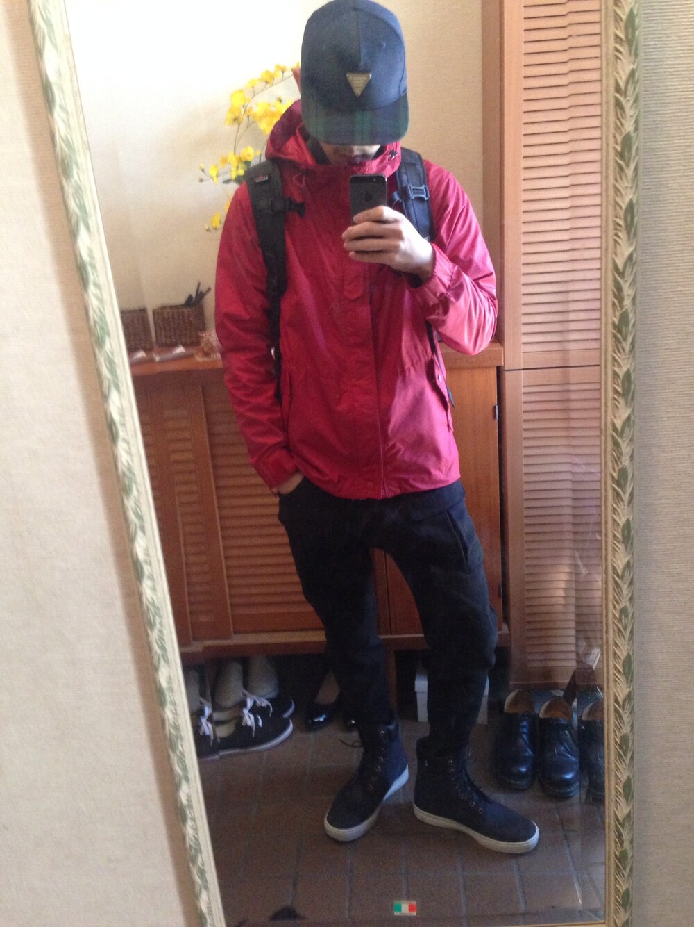 「WHITE MOUNTAINEERINGのアイテム（マウンテンパーカー、レッド系）」を使った、keiさん（メンズ・171cm）の冬コーディネートの1枚目の写真