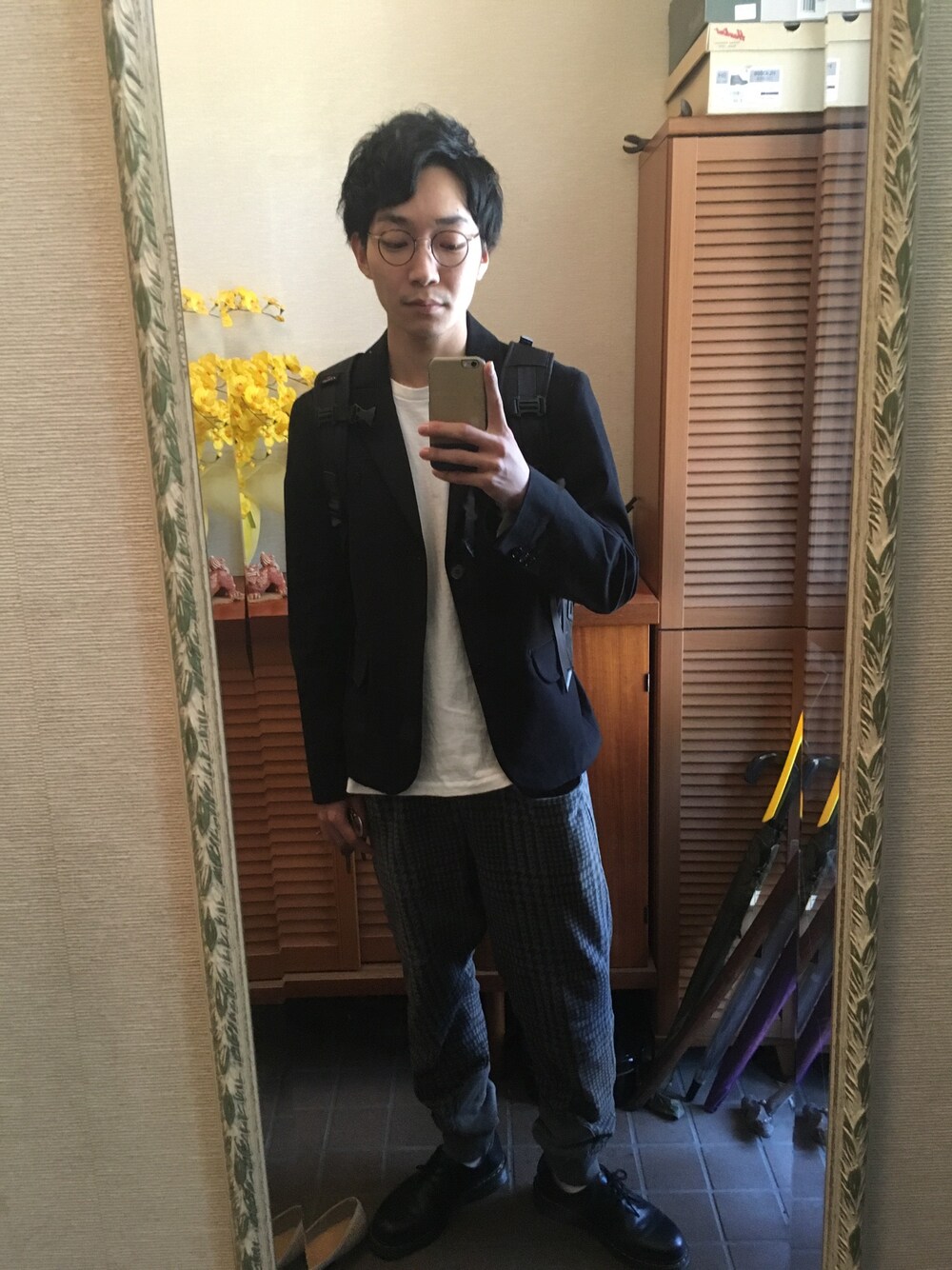 「大学、スウエットパンツ」｜「CARVENのアイテム（テーラードジャケット、ブラック系）」を使った、keiさん（メンズ・171cm）の秋コーディネートの1枚目の写真