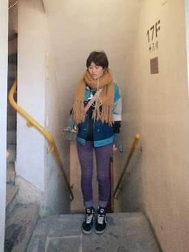 「MONKI（モンキ）のアイテム（マフラー）」を使った、J さん（レディース・165cm）の夏コーディネート