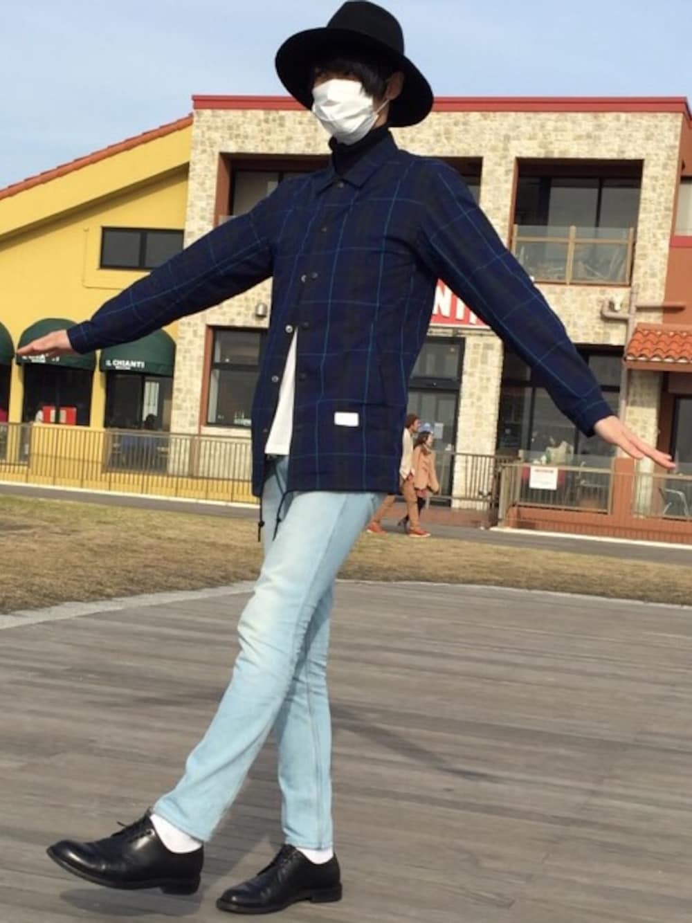 「name.、ACNE、PRADA、navy、シンプル、チェック、無印良品」｜「Name.のGIZA TARTAN CHECK COACH JACKET（ブルゾン、ブルー系）」を使った、山本健矢さん（メンズ・183cm）の冬コーディネートの1枚目の写真
