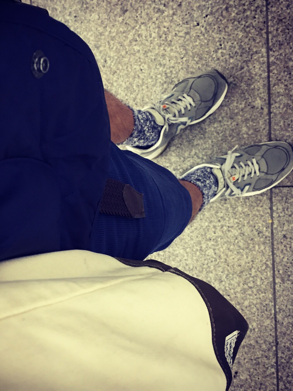 「ＮＢ、ポーター」｜「NEW BALANCEのアイテム（スニーカー、グレー系）」を使った、Eiichi Shiotaさん（メンズ・170cm）の春コーディネートの1枚目の写真