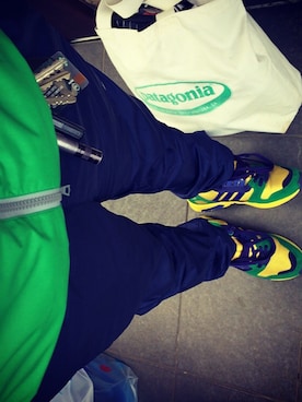 「BURTON（バートン）のアイテム（ダウンジャケット/コート）」を使った、Eiichi Shiotaさん（メンズ・170cm）の春コーディネート