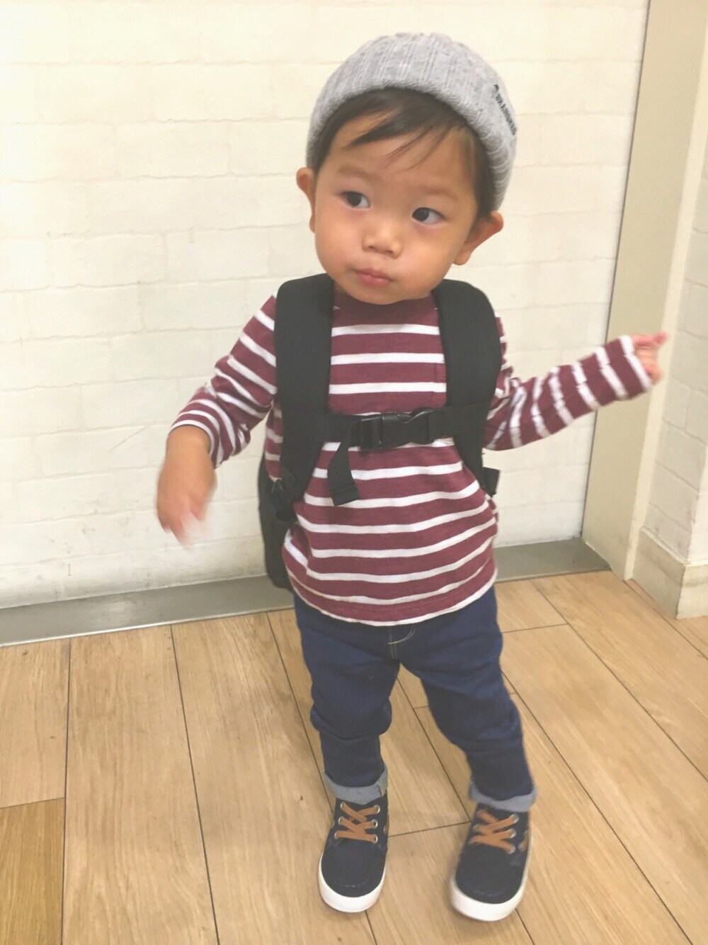 「キッズコーデ、男の子、ボルドー、ボーダー、ニット帽、デニム、リュック、秋、秋のコーデ」｜「abcdのアイテム（バックパック/リュック、ブラック系）」を使った、MOMO♡さん（レディース・148cm）の夏コーディネートの1枚目の写真