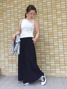 タンクトップを使った 夏のモノトーンコーデ のレディース人気ファッションコーディネート Wear