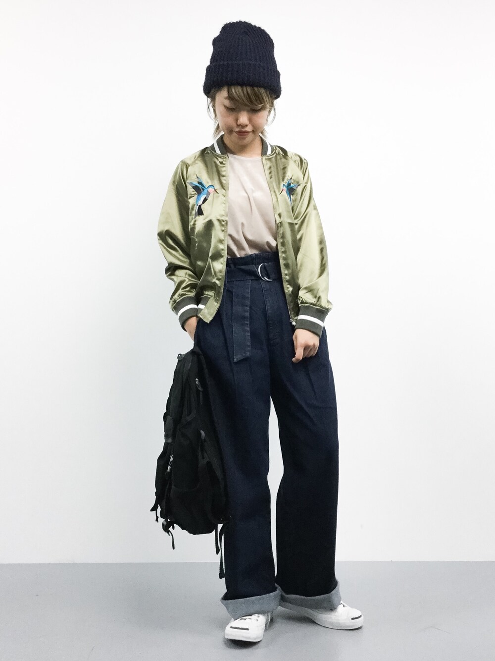 「ブルゾン、コンバース、スタジャン、ニット帽、刺繍、ハイウエスト、ラフ、ベロア、ジャックパーセル、黒リュック」｜「FREDY&GLOSTERのスカジャン（ブルゾン、グリーン系）」を使った、konabeさん（レディース・153cm）の秋コーディネートの1枚目の写真
