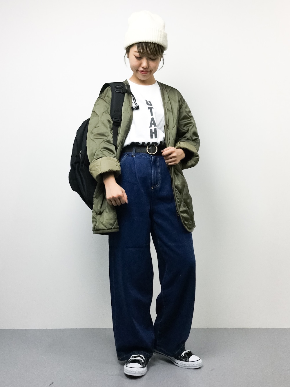 「used、ニット帽、converse、ミリタリージャケット、デニムパンツ、ラフ、黒リュック、ootd、utah、SEVENDAYS＝SUNDAY」｜「AMERICAN RAG CIEのAMERICAN RAG CIEヴィンテージ中綿ミリタリージャケット（ノーカラージャケット、グリーン系）」を使った、konabeさん（レディース・153cm）の秋コーディネートの1枚目の写真
