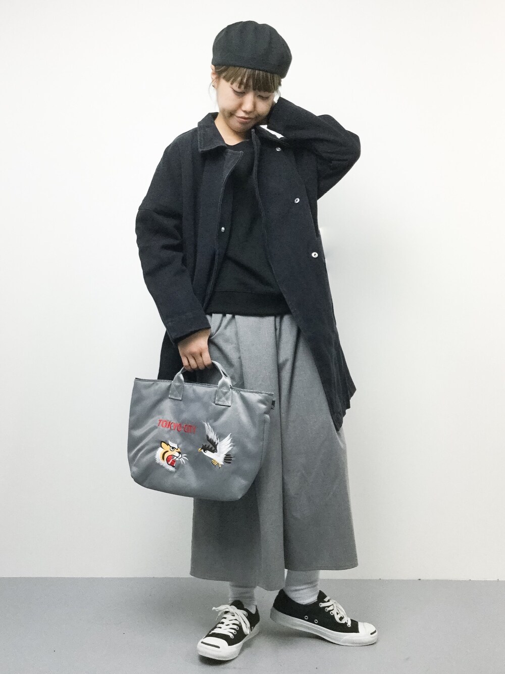 「スウェット、ベレー帽、刺繍、KBF+、ラフ、UNIF、ootd、ゆるコーデ、ライダースコート、だぼっとゆるっと。」｜「UNIFのUNIF DECIBELコート UWJ-1085（ライダースジャケット、ブラック系）」を使った、konabeさん（レディース・153cm）の秋コーディネートの1枚目の写真