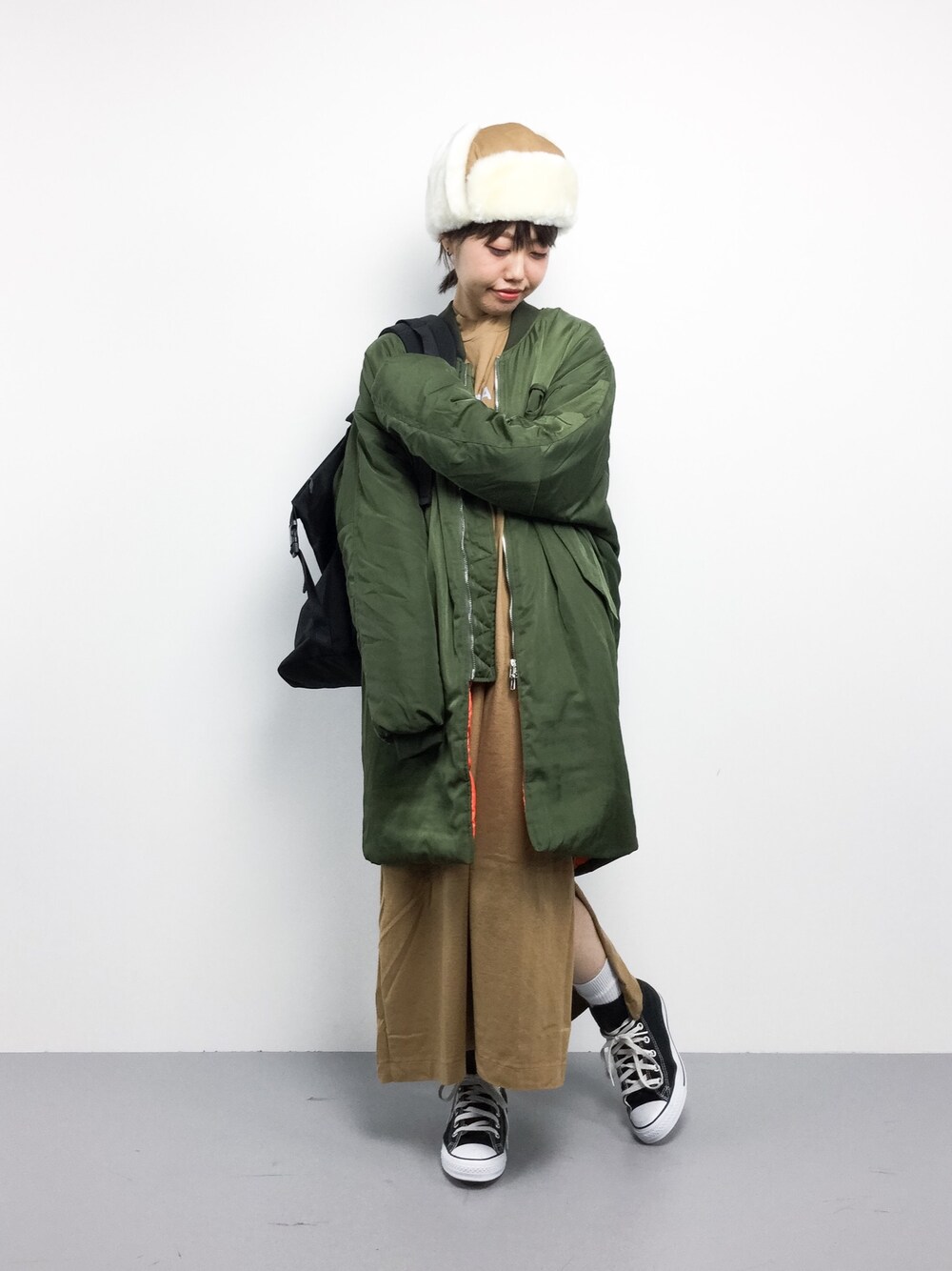 「MA-1、converse、ラフ、カーキアウター、黒リュック、ootd、ファー帽子、outfit、フライトキャップ、だぼっとゆるっと。」｜「CONTROL FREAKのﾂｲﾙﾌﾗｲﾄｷｬｯﾌﾟ②（キャップ、ベージュ系）」を使った、konabeさん（レディース・153cm）の秋コーディネートの1枚目の写真