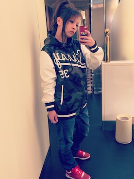 「STUSSY（ステューシー）のアイテム（ナイロンジャケット）」を使った、Ran Shiinaさん（レディース・156cm）の秋コーディネート