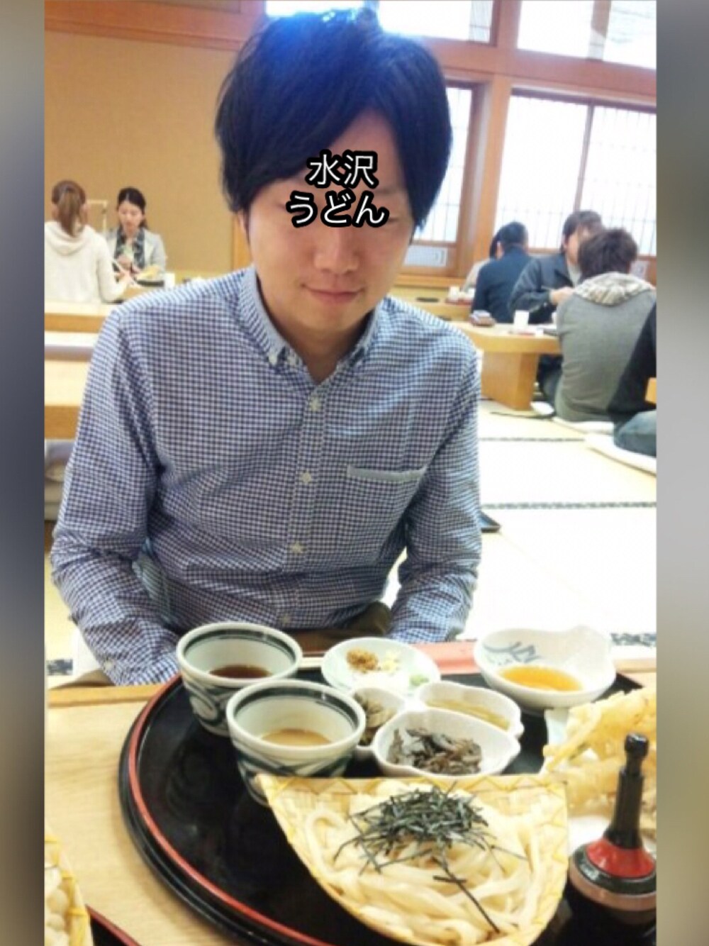 「温泉、伊香保温泉、水沢うどん、うどん、チェックシャツ」｜「NANO universeのイージーケアギンガムシャツ（シャツ/ブラウス、ブルー系）」を使った、whaleさん（メンズ・175cm）の秋コーディネートの1枚目の写真