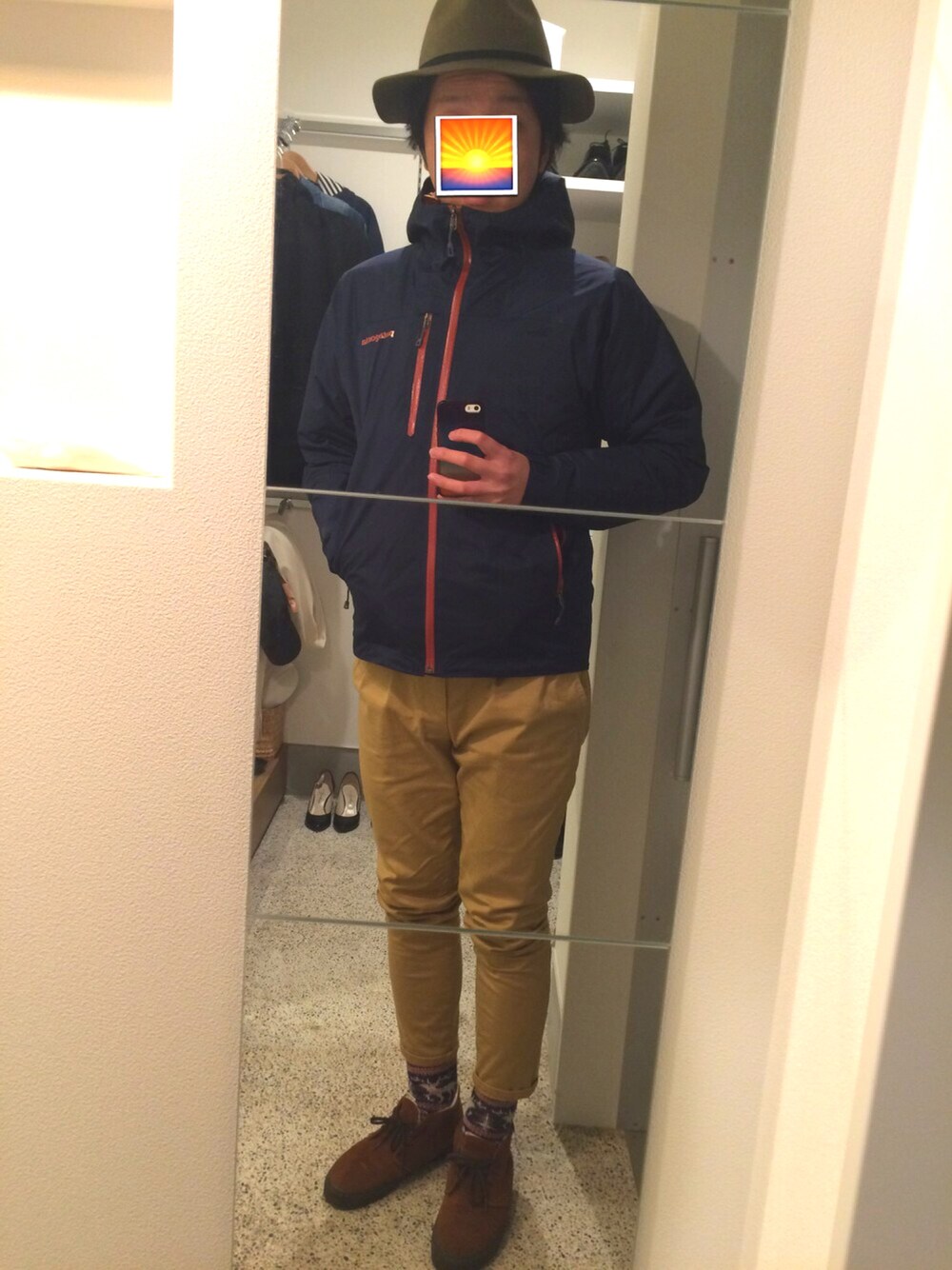 「正月、初詣、ハット、パタゴニア、寸足らず、VANS、松坂牛、初めて食べた、すき焼きで、普通に焼いて塩で食べたかった」｜「patagoniaのアイテム（ナイロンジャケット、ブルー系）」を使った、whaleさん（メンズ・175cm）の冬コーディネートの1枚目の写真