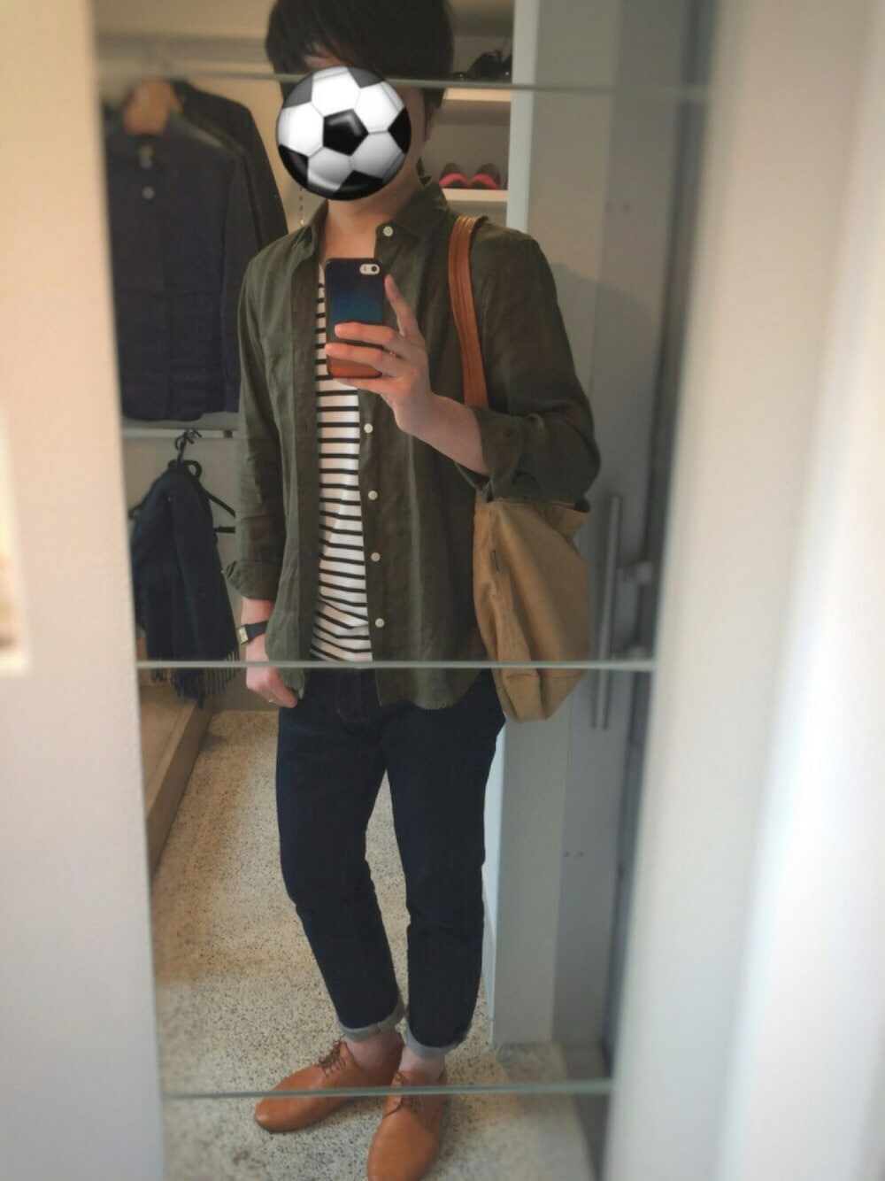 「カーキ、ボーダー、カジュアル、休日スタイル、UNIQLO、春、デニムパンツ、革靴、チプカシ」｜「GUのアイテム（シャツ/ブラウス、グリーン系）」を使った、whaleさん（メンズ・176cm）の春コーディネートの1枚目の写真
