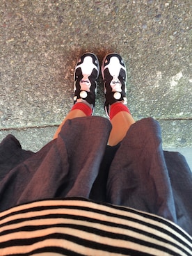 「Vivienne Westwood（ヴィヴィアンウエストウッド）のアイテム（ソックス/靴下、レッド系）」を使った、うめたろうさん（レディース・160cm）の秋コーディネート