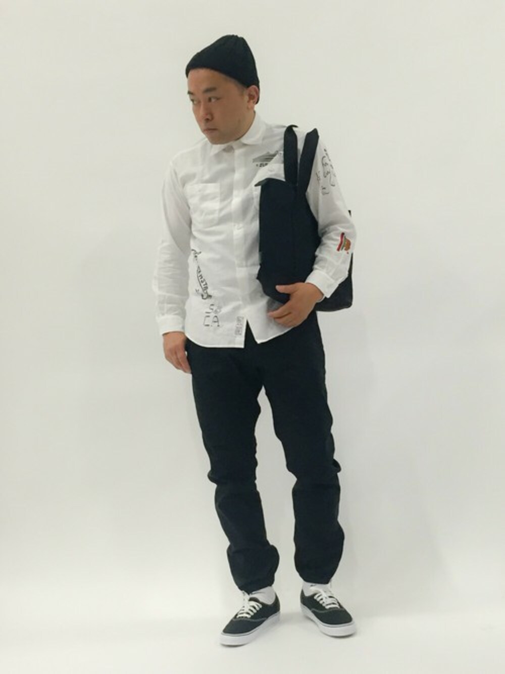 「トートバッグ、VANS、And A、FREAK’Ｓ STORE、mspc」｜「SALTWATER COWBOYのSALTWATER COWBOY/ソルトウォーターカウボーイ 別注 70S doodle　Shirts                （シャツ/ブラウス、ホワイト系）」を使った、ナカガワ リュウさん（メンズ・172cm）の春コーディネートの1枚目の写真