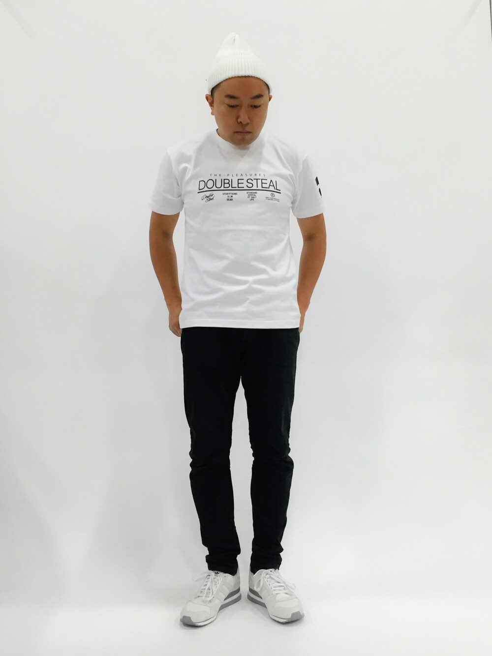 「NEIGHBORHOOD、adidas originals、JOURNAL STANDARD relume、DOUBLE STEAL」｜「JOURNAL STANDARD relumeのリネンビーニー ニットキャップ（ニットキャップ/ビーニー、ホワイト系）」を使った、ナカガワ リュウさん（メンズ・172cm）の夏コーディネートの1枚目の写真