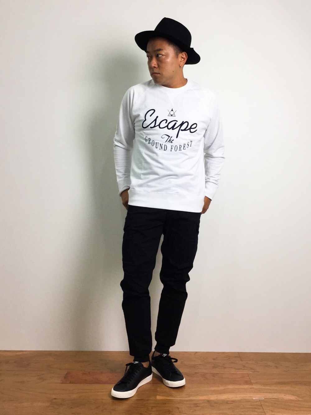 「NIKE、カーゴパンツ、GLOBAL WORK、atmos、フェルトハット、CIOPANICTYPY」｜「Iroquoisのウールフェルトハット（ハット、ブラック系）」を使った、ナカガワ リュウさん（メンズ・172cm）の夏コーディネートの1枚目の写真