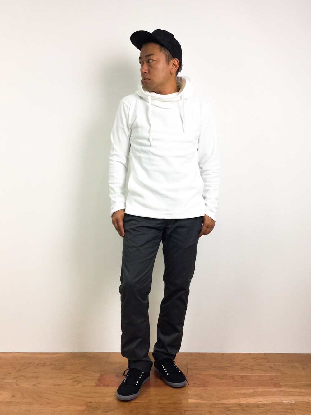 「チノパン、パーカー、カモ柄、nano・universe、SHIPS JET BLUE、starter、macbeth」｜「STARTERの【STARTER】STT INLINE CAMO_BLANK SB CAP/スターター　インラインカモブランクＳＢキャップ（キャップ、ブラック系）」を使った、ナカガワ リュウさん（メンズ・172cm）の夏コーディネートの1枚目の写真