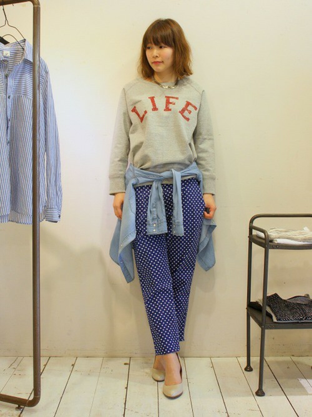 「スウェット、ドット、プリント」｜「NOMBRE IMPAIRのフレンチテリー LIFEプルオーバー（Tシャツ/カットソー、グレー系）」を使った、morita.さん（レディース・154cm）の春コーディネートの1枚目の写真