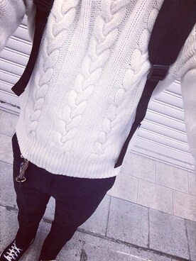 「ACNE（アクネ）のBRENT（ニット/セーター、ホワイト系）」を使った、岩田  和也さん（メンズ・172cm）の秋コーディネート