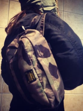 「アイテム（ボディバッグ/ウエストポーチ、グリーン系）」を使った、長澤メイさん（レディース・161cm）の冬コーディネート