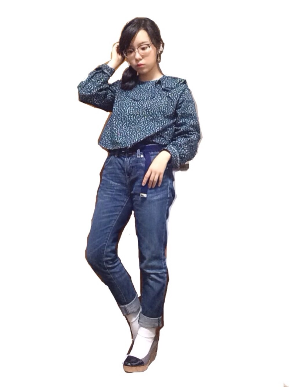 「デニム×ヒール、ショート丈トップス、デニム、小花柄、BEAMS BOY、GAP、ORiental TRaffic(ORiental TRaffic)、ガチャベルト、パール、牛乳こぼし部」｜「BEAMS BOYのBEAMS BOY / ブロード フラワープリント 2重襟 ブラウス◆（シャツ/ブラウス、ブラック系）」を使った、３ｉ９ｕさん（レディース・145cm）の秋コーディネートの1枚目の写真