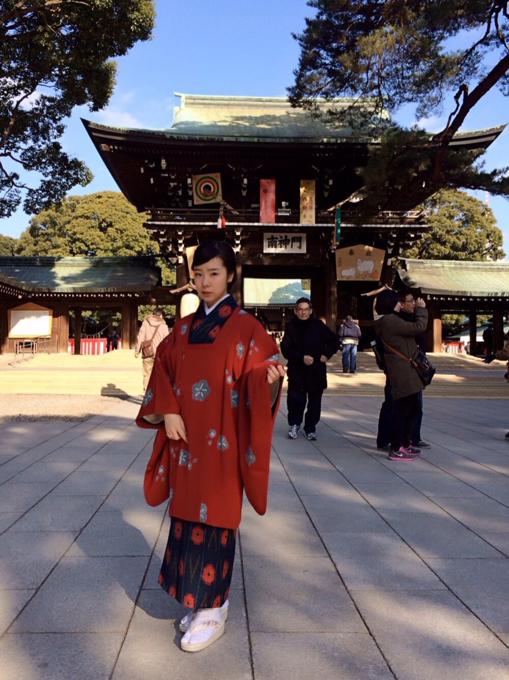 「年始、お正月、着物、赤、紺、明治神宮」｜「着物の着物（浴衣、ブルー系）」を使った、３ｉ９ｕさん（レディース・145cm）の冬コーディネートの1枚目の写真