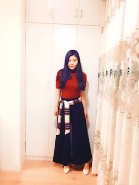 「mo&coのアイテム（ニット/セーター、レッド系）」を使った、cinderfuckingrella さん（レディース・165cm）の春コーディネート