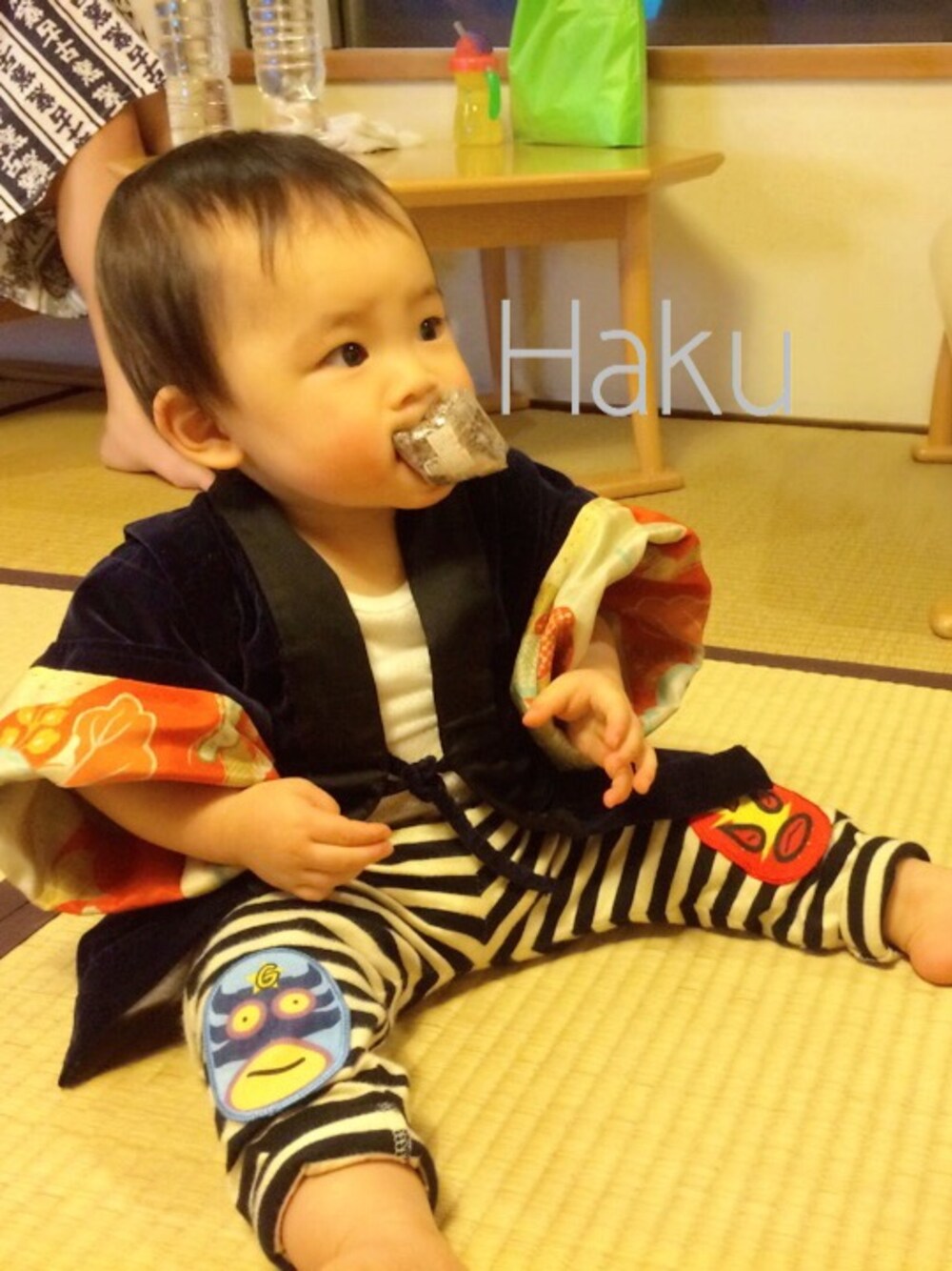 「ちゃんちゃんこ、紺色、ボーダー、温泉、handmade、1歳」｜「codycobyのゆべし食ったった(;●´◡`●;;)（その他パンツ、ブラック系）」を使った、Hakuさん（キッズ・70cm）の冬コーディネートの1枚目の写真